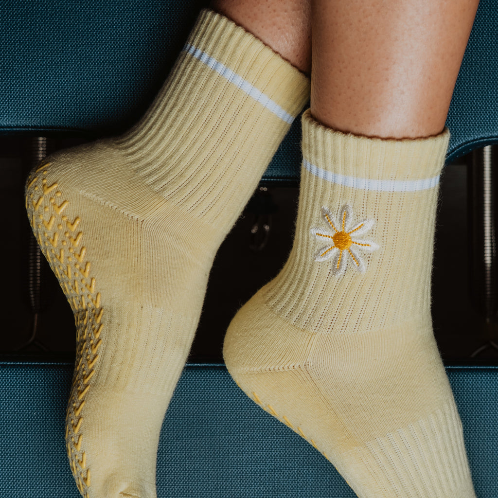 Daisy Daze Grip Socks