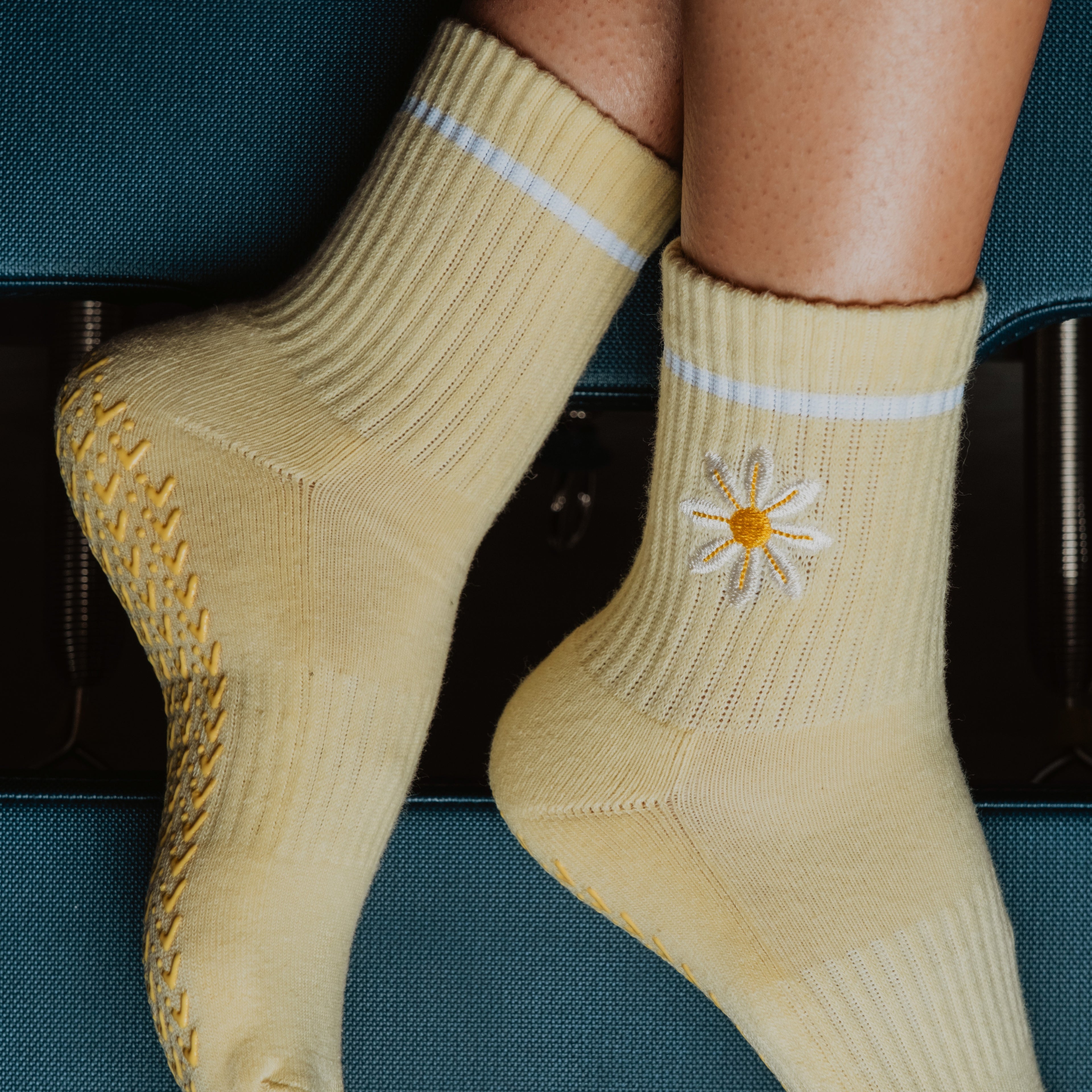 Daisy Daze Grip Socks