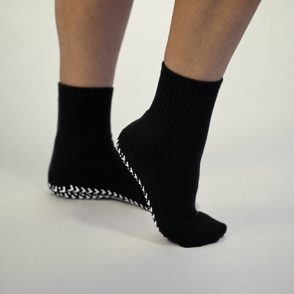 Onyx Quarter Grip socks