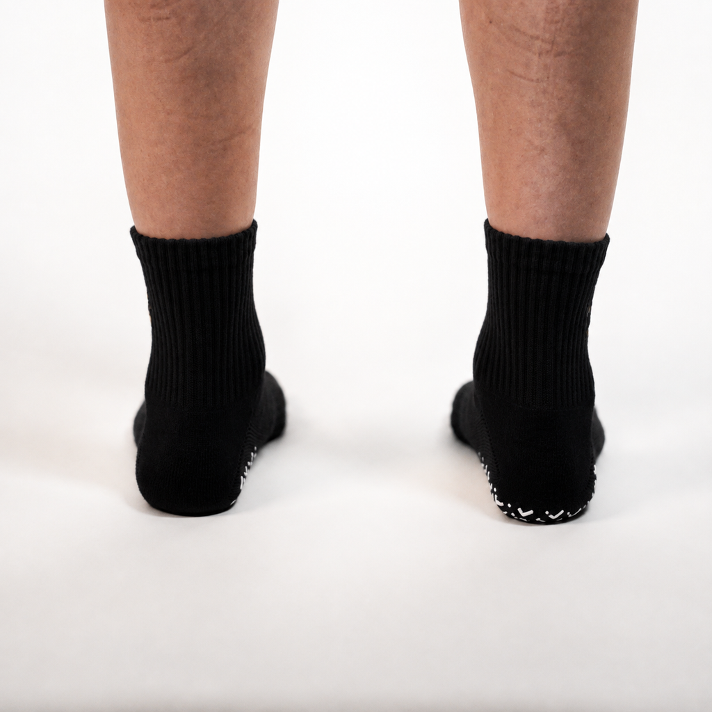 Onyx Quarter Grip socks