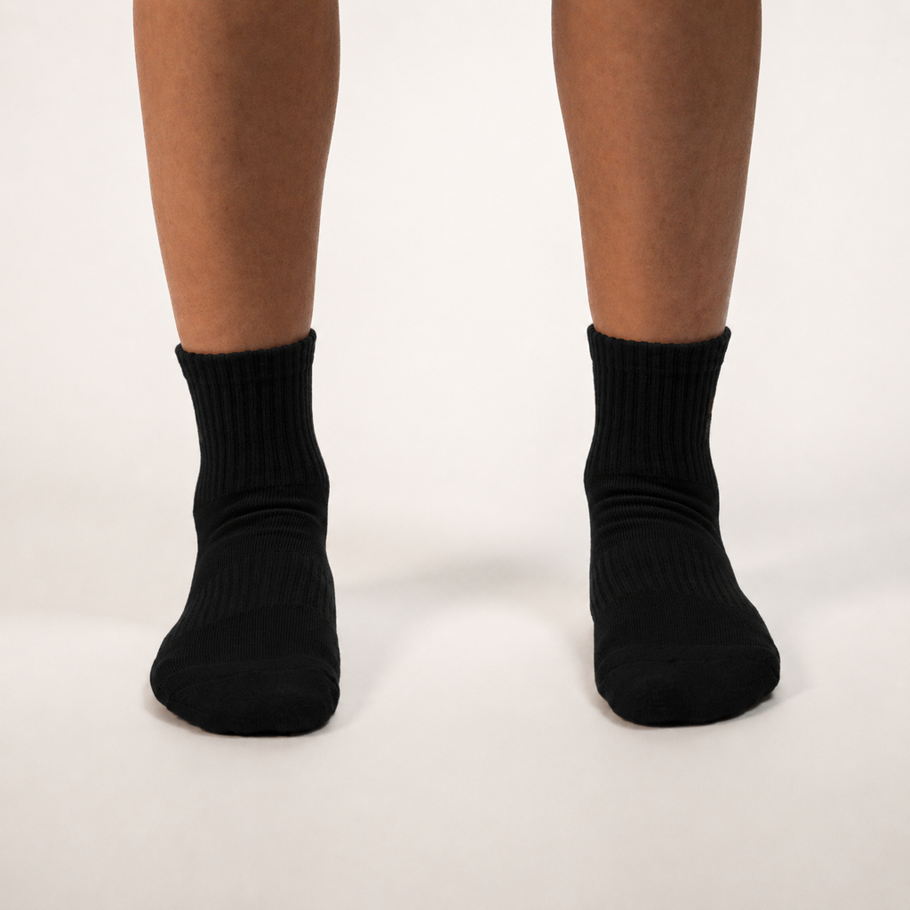 Onyx Quarter Grip socks